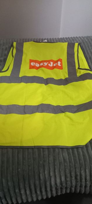 casaco e colete easjyet