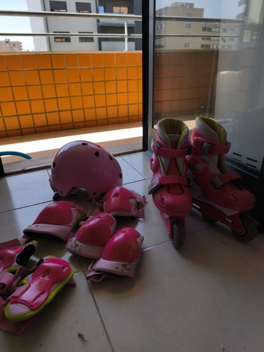 Vendo patins , capacete e afins