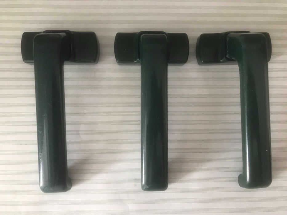 Puxador de aluminio com mola de recuperação (Muleta)