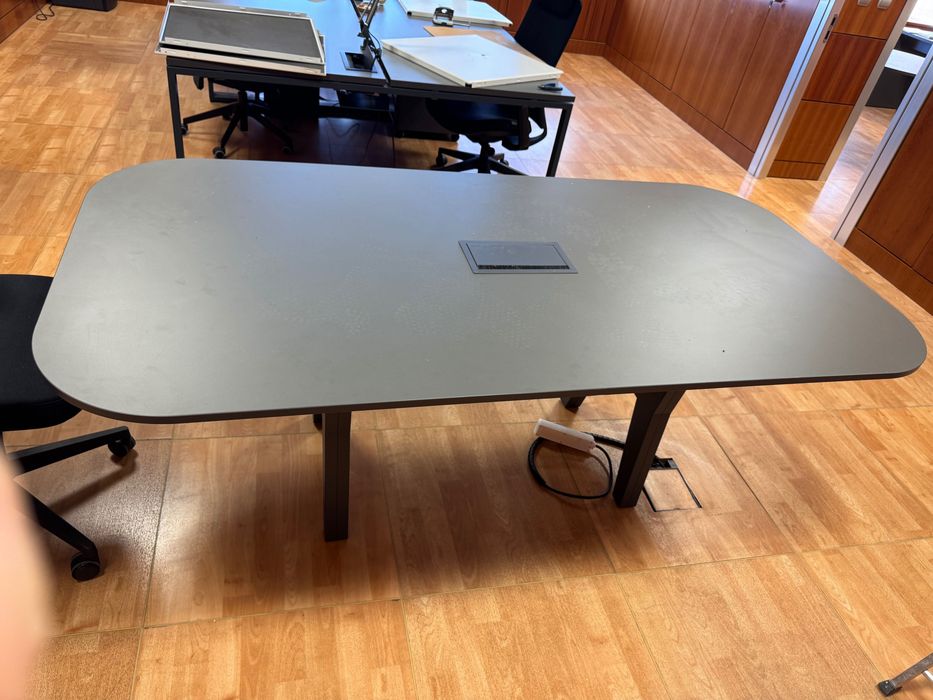 Mesa de reuniões oval e retangular 2000x1000x740 cinzenta