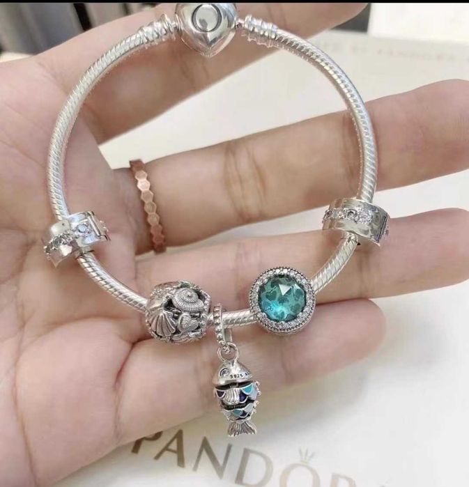 Bransoletka Pandora z pięcioma akcesoriami