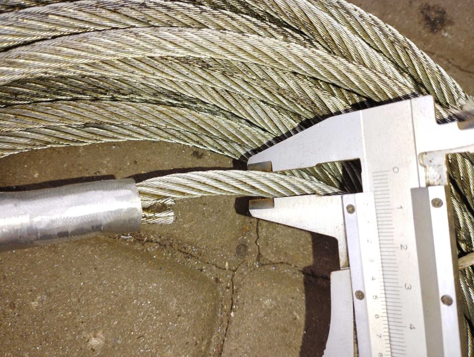 Lina fi 8 mm , 22 metry zakuta z dwóch stron z nowym hakiem .