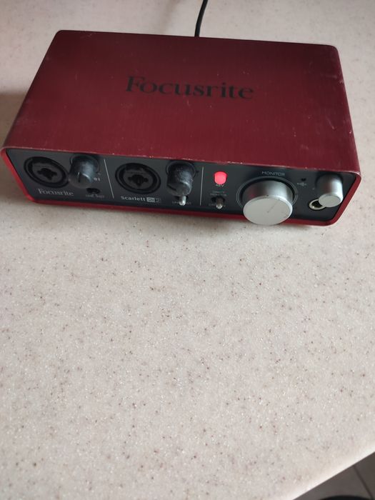Scarlett 2i2 Focusrite interface karta dźwiękowa