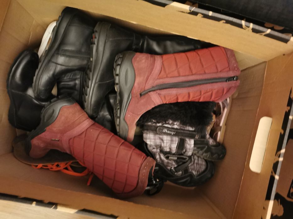 Kurtki, odzież dziecięca, buty, zabawki około 500 pozycji