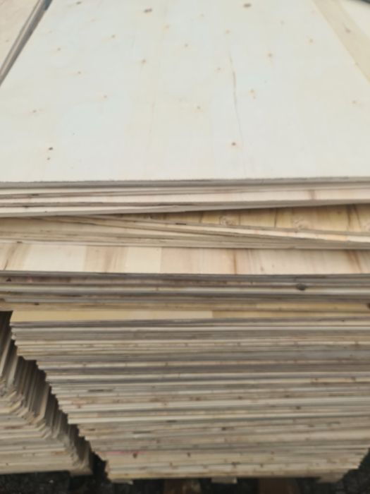 Sklejka o wym. 94x110cm i gr ok . 7-10mm