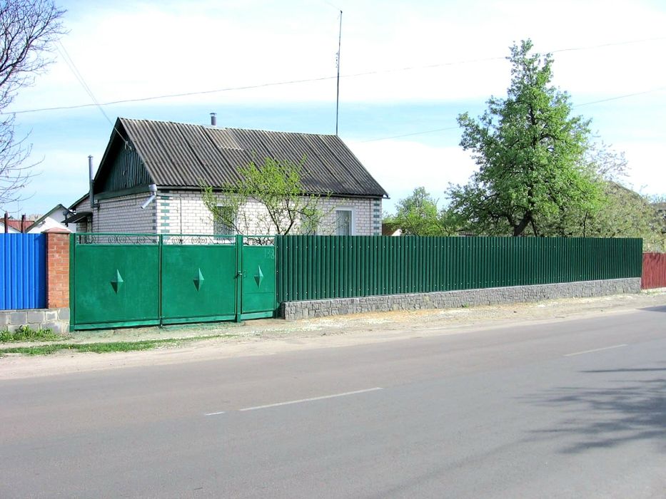 Будинок Радомишль вул. Житомирська всі зручності центральні комунікації  16 сот