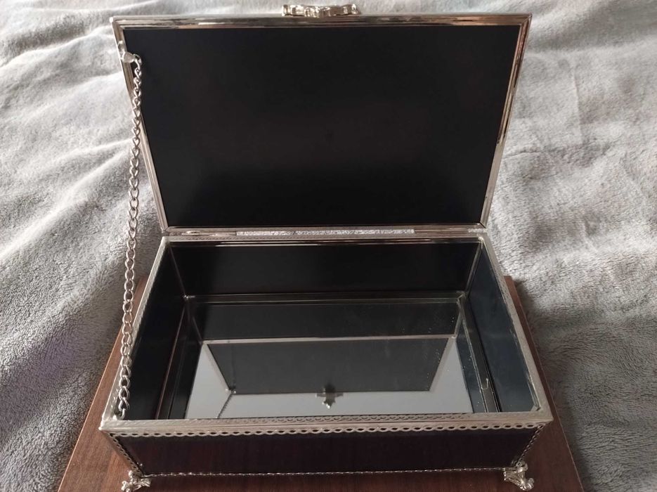 Szkatułka na biżuterię