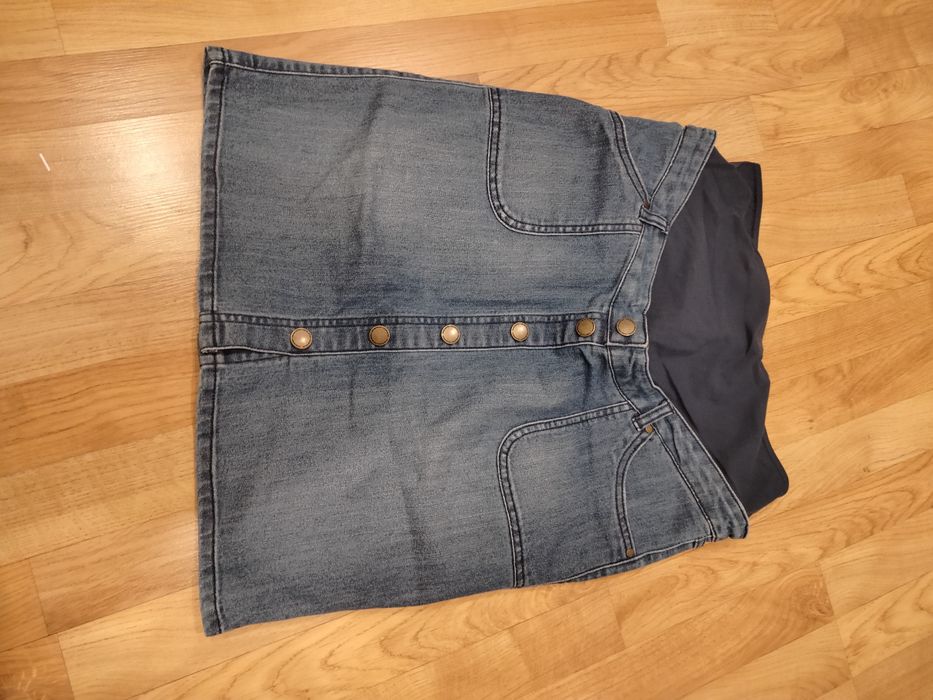 Paka ubrań ciążowych.