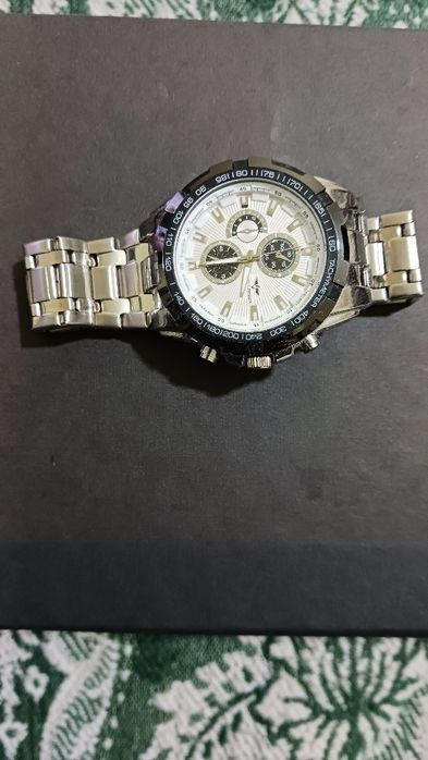 Relogio geneva design