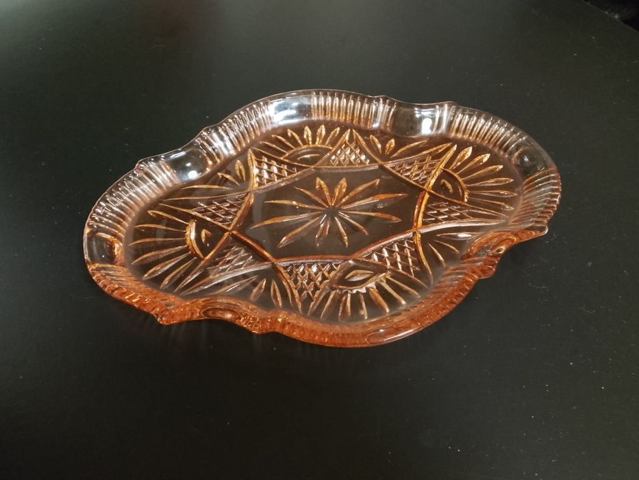 Śliczna taca/patera z różowego szkła w stylu Art Deco.