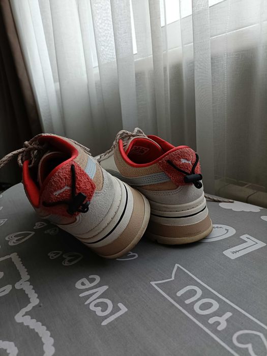 Кросівки жіночі у відмінному стані