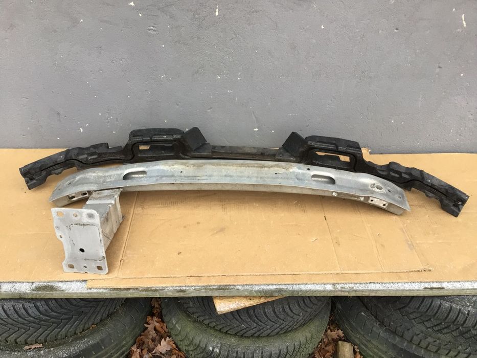 Belka przednia Audi A4 B9