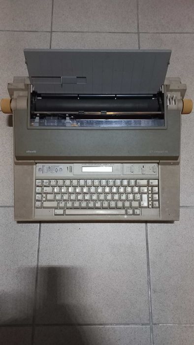 Maquina de escrever, em boas condiçoes optima para colecionadores