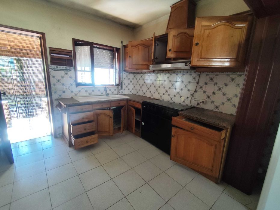 2250m2 Terreno, Quintinha com Vinha e Moradia T4+