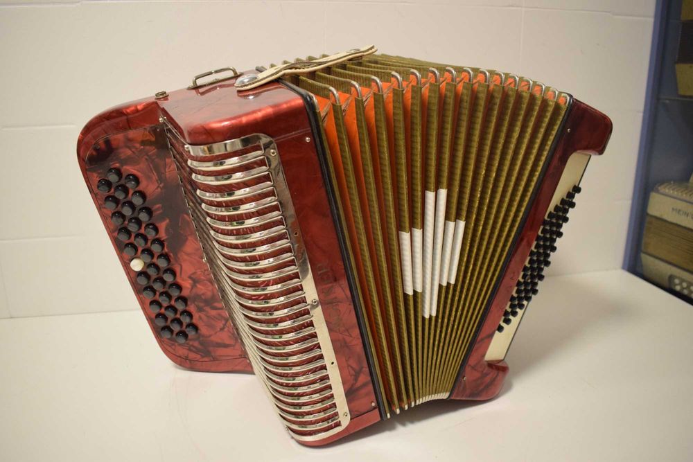 Hohner Amati Accordion, 2-Row, No. 0264174426153219124