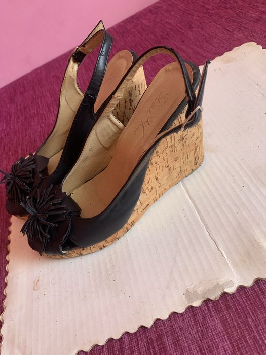 Buty na koturnie 37