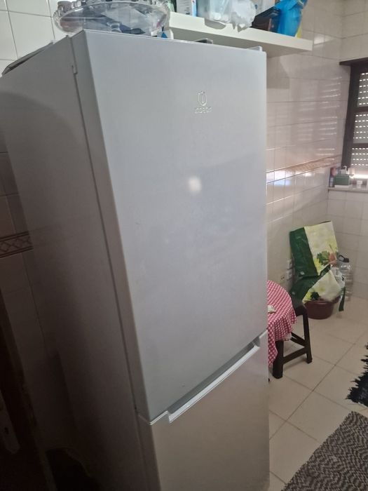 Frigorifico  indesit  combinado