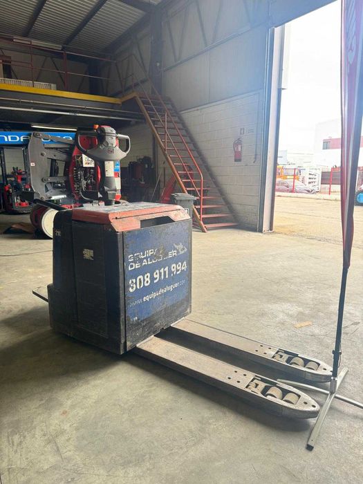 Porta paletes apeado elétrico (Usado)