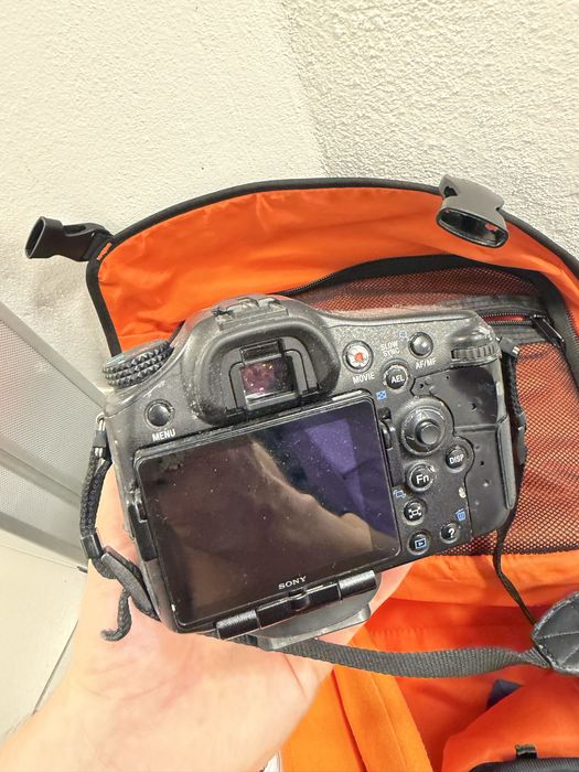 Sony Alpha A77 + 16-50mm f/2.8 SSM + Flash Sony