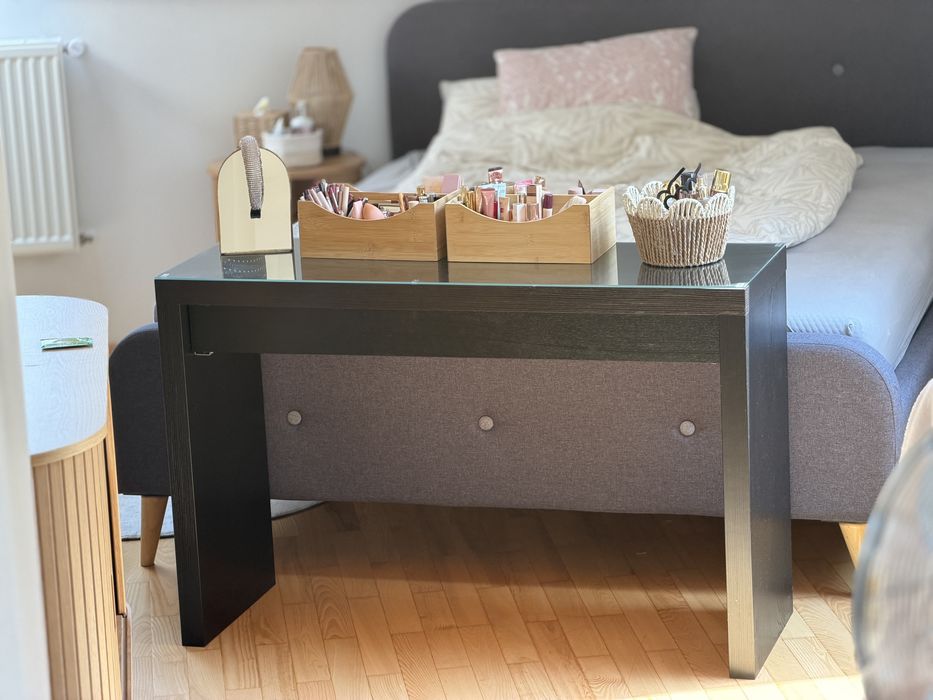Ikea Szafka komoda toaletka ze szklanym blatem szuflada drewniana drewno
