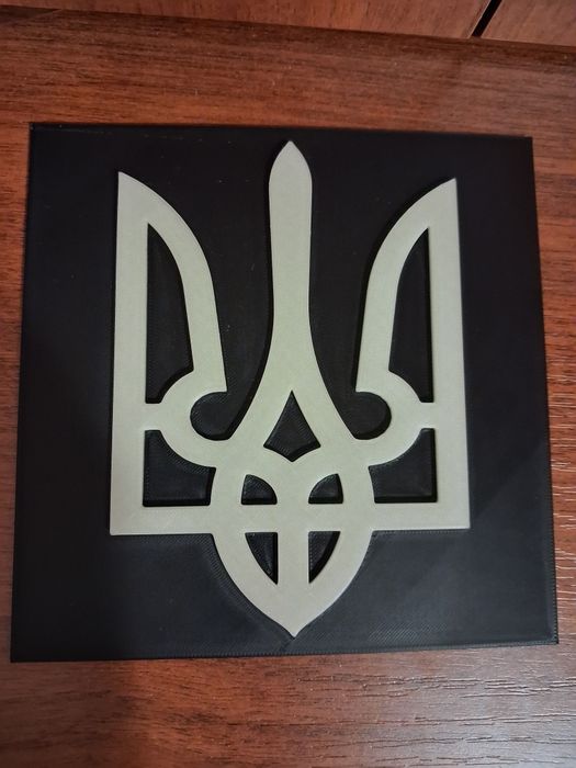 3д друк емблем зфлюресценцією