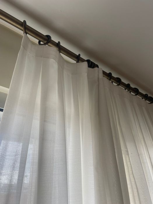 Cortinas e varão de excelente qualidade
