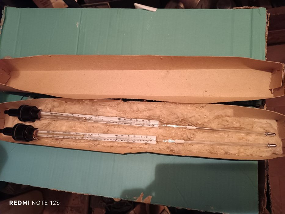 Термометр ртутний контактний.