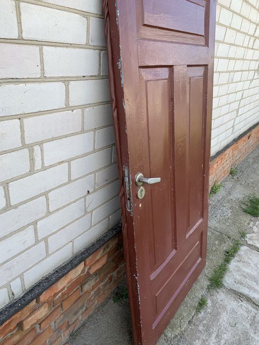 Вхідні дерев'яні двері