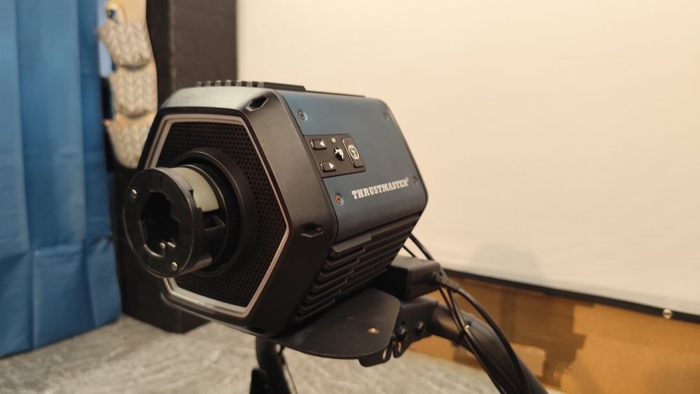 Thrustmaster t818 com volante e pedais
