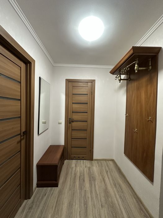 Погодинно,подобово,різні райони. 8 спальних місць