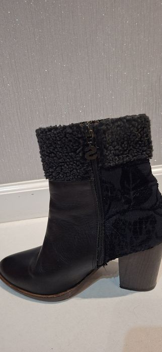 Skórzane botki na obcasie Desigual R 40