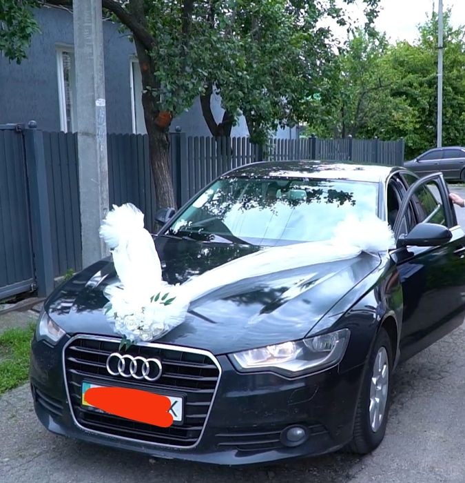 Весільна прикраса на машину