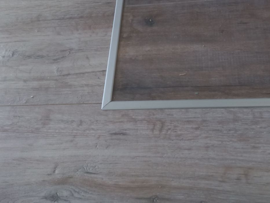 Укладка ламината, настил линолеума, ковролина плинтуса. Поклейка обоев