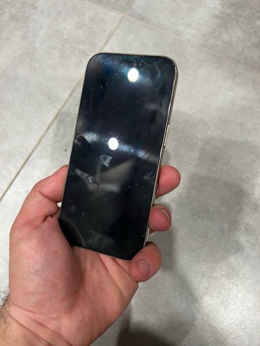 Продам айфон 16 Про заблокований