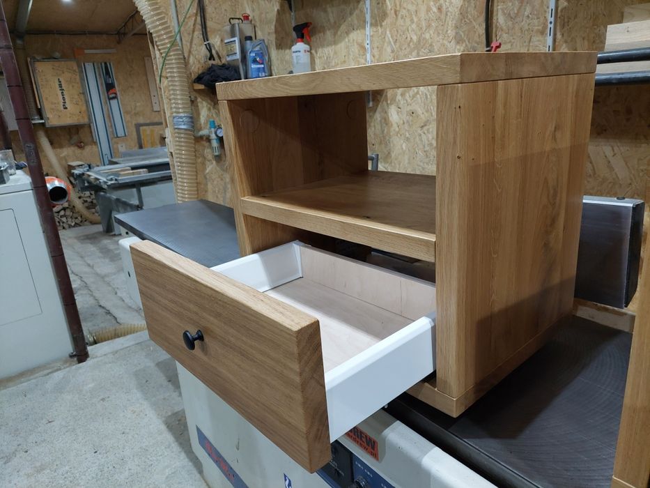 Szafka nocna dębowa.