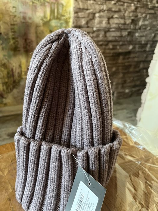 Нова стильна шапка , дуже гарний колір лаванда