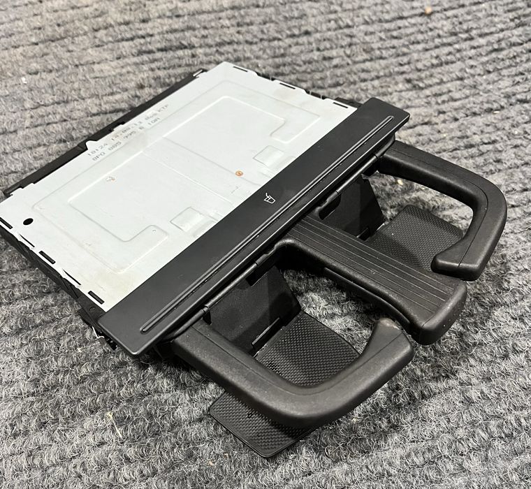 подстаканник в торпедо Гольф 4