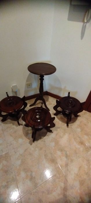 Floreiras em madeira mogno