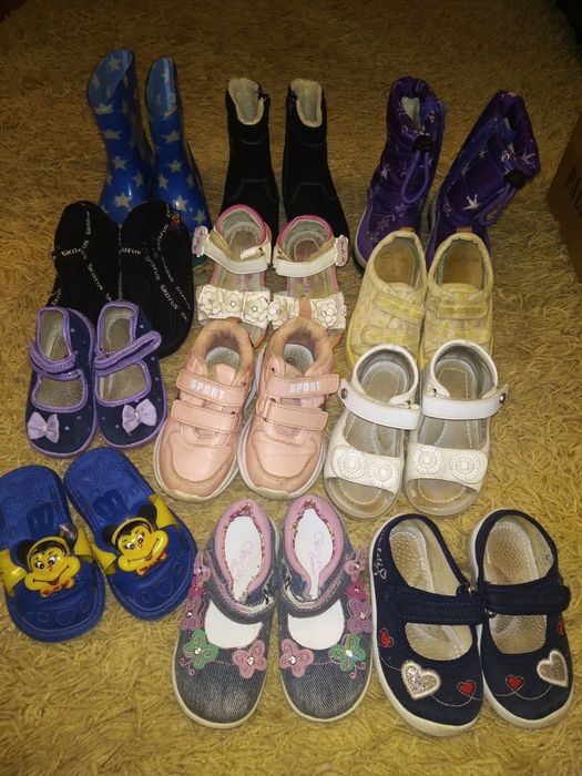 Босоніжки туфельки тапочки пінетки чобітки красовки