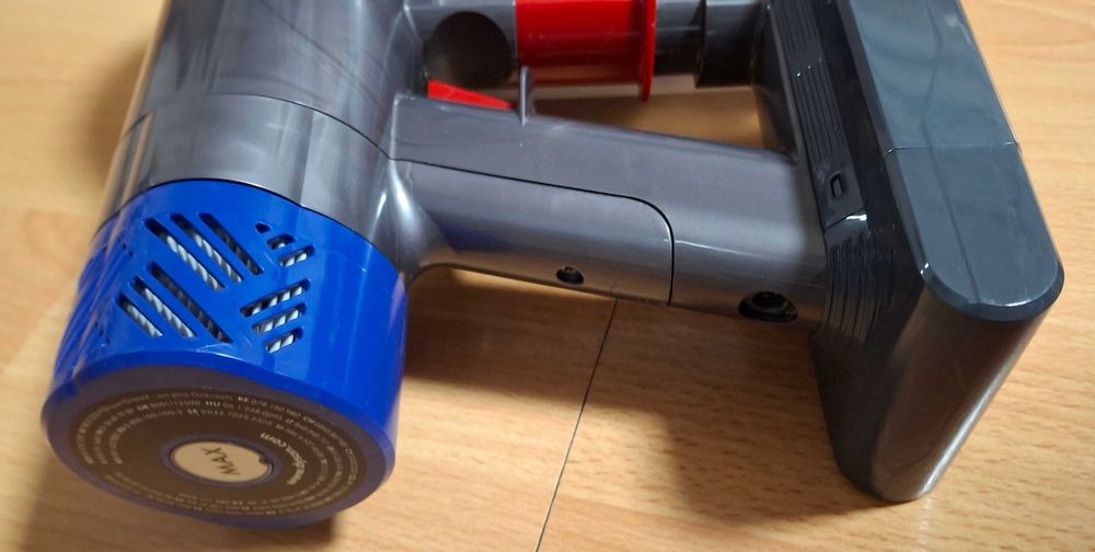 Odkurzacz Dyson V6, zestaw + 3 akumulatory
