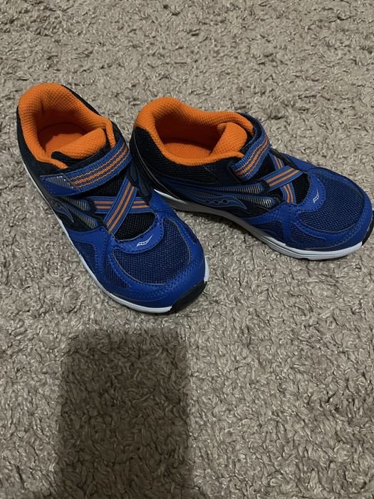 Продам кросівки.Весна. Розмір 29.