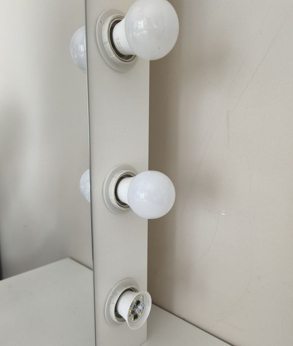 Toaletka z lustrem + 12 led
