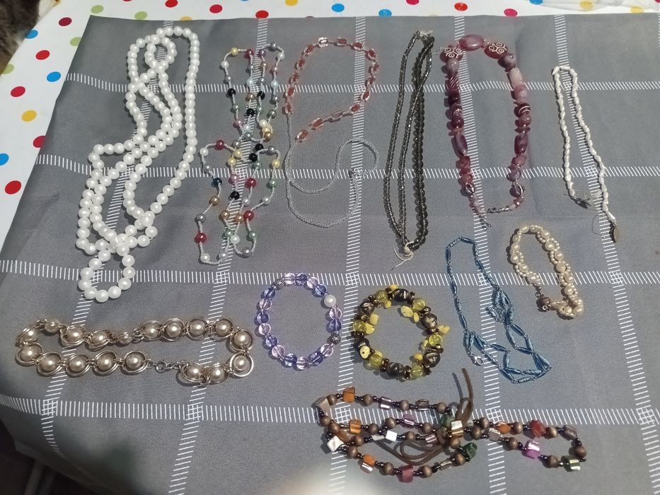 Бусы и другие украшения