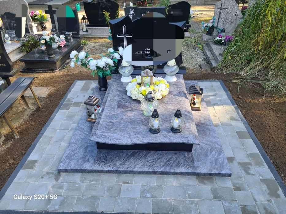 Układanie kostki brukowej wokół nagrobków naprawa kostki na cmentarzu