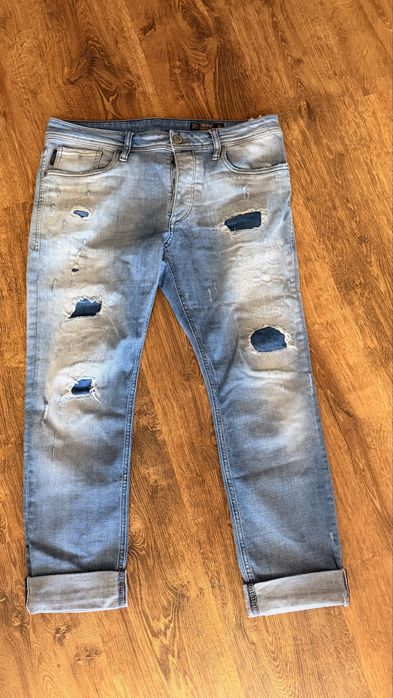 Jeansy Jack Jones z dziurami i przetarciami 34/30