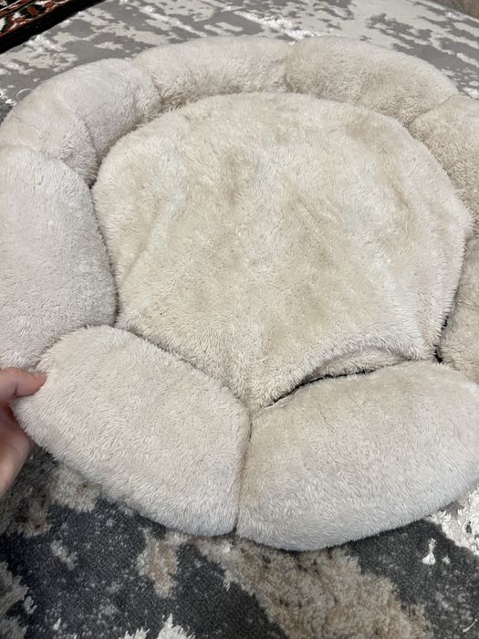м'який пухнастий лежак для котика