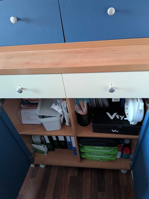 Zestaw dwóch szafek: 1 stojąca (90 x 113 cm), 1 wisząca (90 x 28 cm)