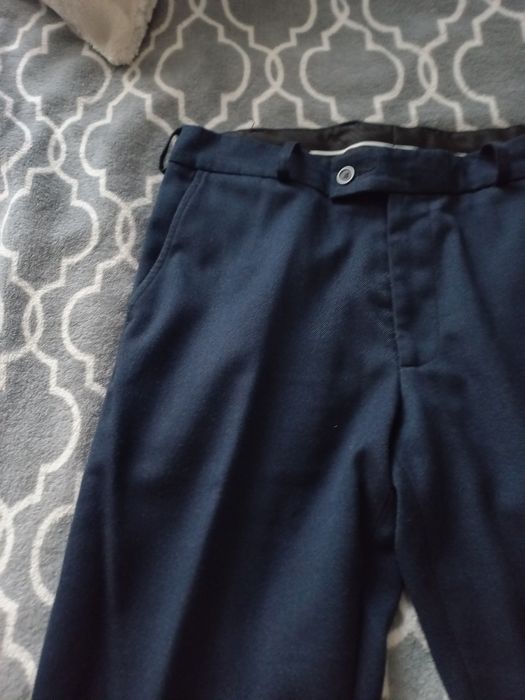 Męski granatowy garnitur