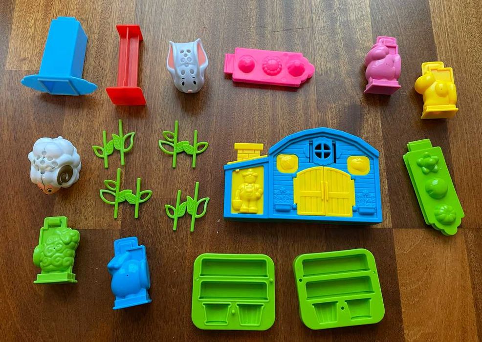 Zestaw do wyciskania ciastoliny "Farma" oraz Psi Patrol