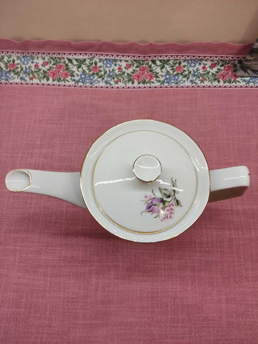 Dzbanek porcelanowy Chodzież z kwiatowym motywem